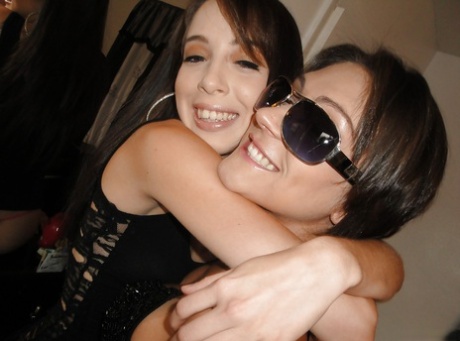 Teen babes with hot butts Allison and Roxy posing in sexy panties 27984116
