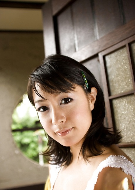 Sweet asian teen babe Nana Nanami uncovering her tempting curves 86996492