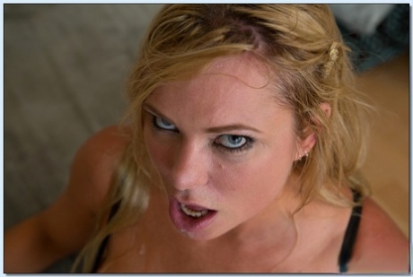 Big busted blonde MILF Briana Banks gives a blowjob and gets banged hardcore 53569271