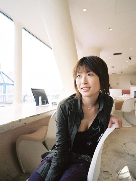 Alluring asian babe Nana Natsume revealing her nice jugs 17387614